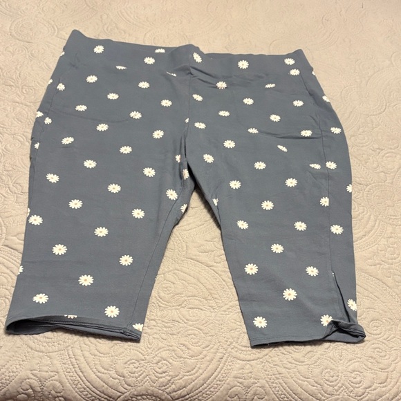 torrid Pants - torrid Slate Blue Daisy Capris